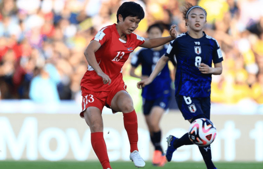 国际足联世俱杯-女足比赛中球员表现出色，获得赞誉